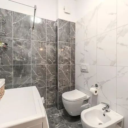 Luxurious Brand New Apartment