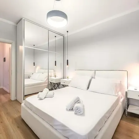 Luxurious Brand New Apartment