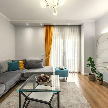 Luxurious Brand New Apartment *
